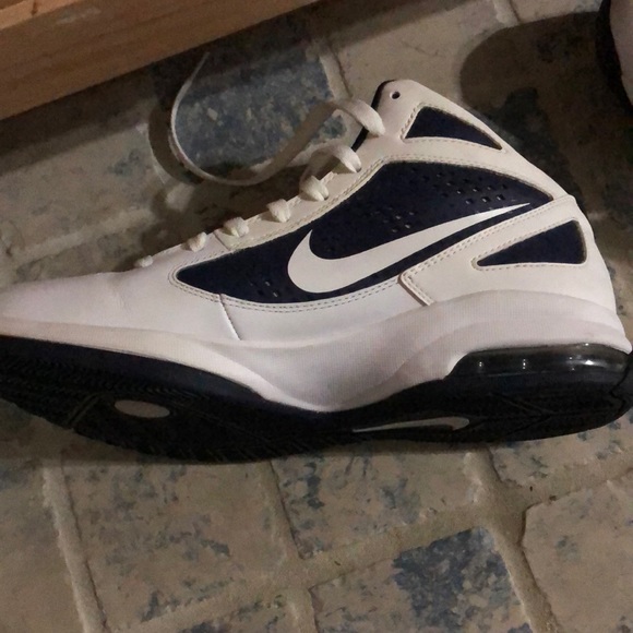 College Basketball shoes sz 9.5 - Picture 3 of 3